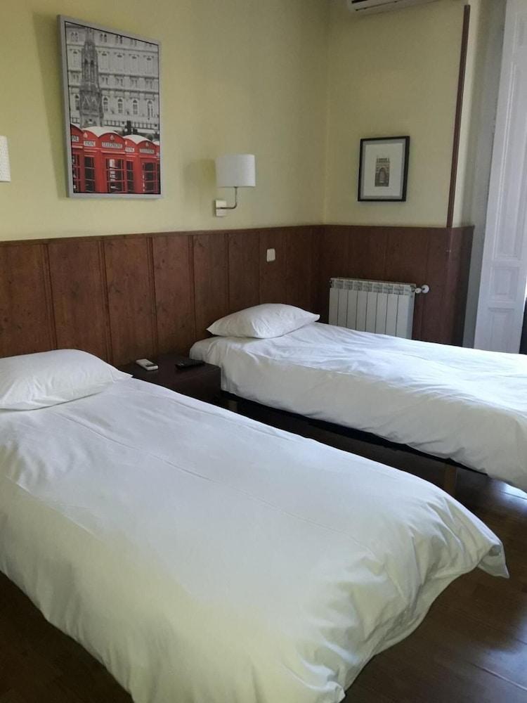 Hostal Asuncion Madrid Exterior foto