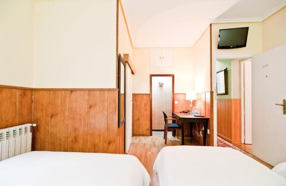 Hostal Asuncion Madrid Exterior foto