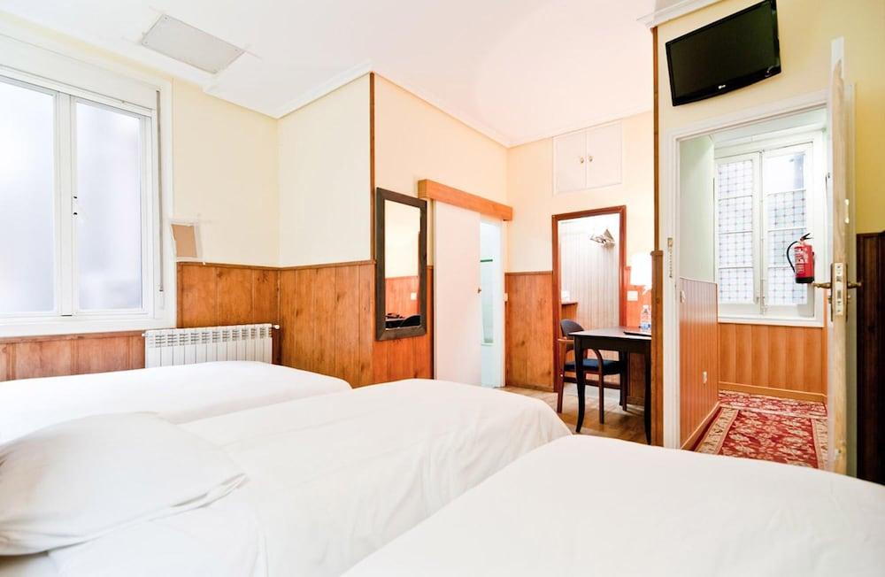 Hostal Asuncion Madrid Exterior foto