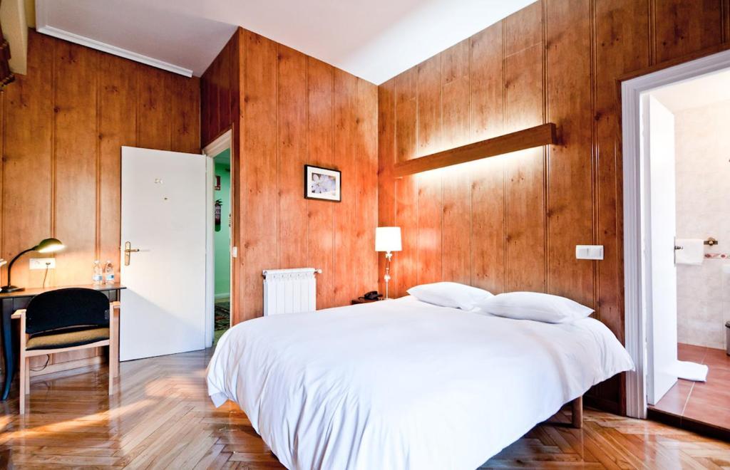 Hostal Asuncion Madrid Exterior foto